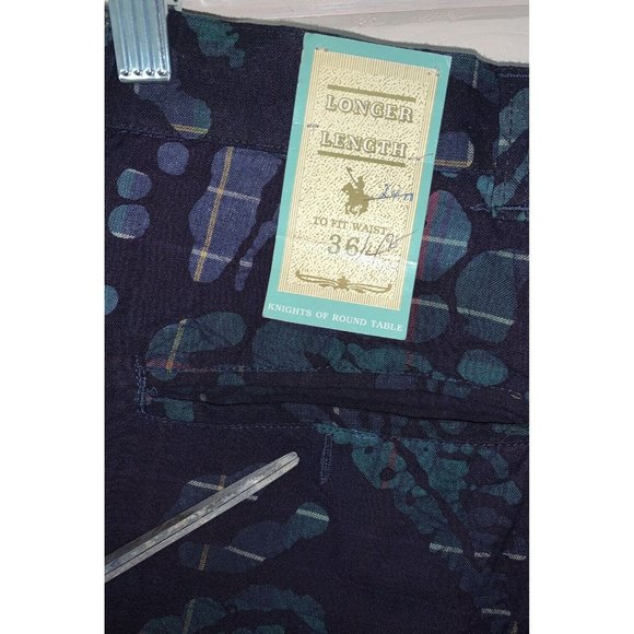 NWT Vintage 90’s Knights Of The Round Table Sz 36 (Measures 32”) Batik Shorts - Picture 5 of 7